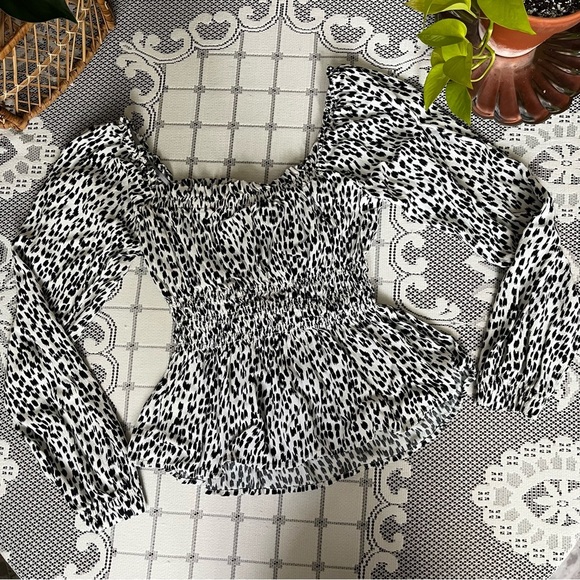 Kismet animal print smocked off shoulder top size small - Picture 2 of 6